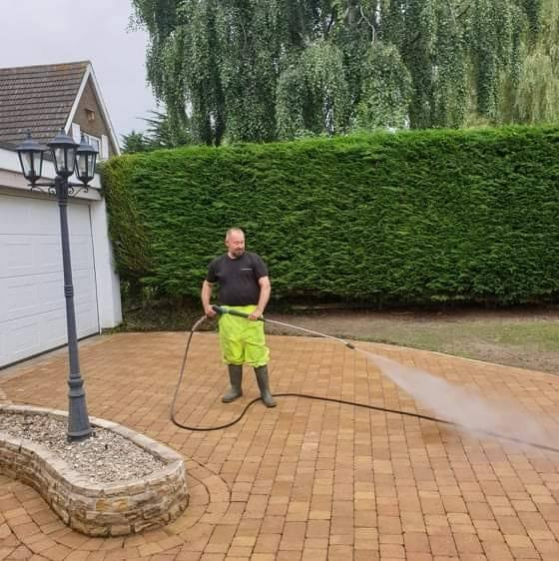 CLEAN YOUR DRIVEWAY